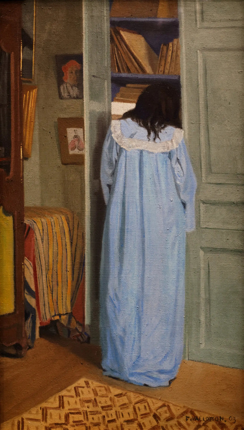 Interior, mulher de azul vasculhando um armário - Félix Vallotton