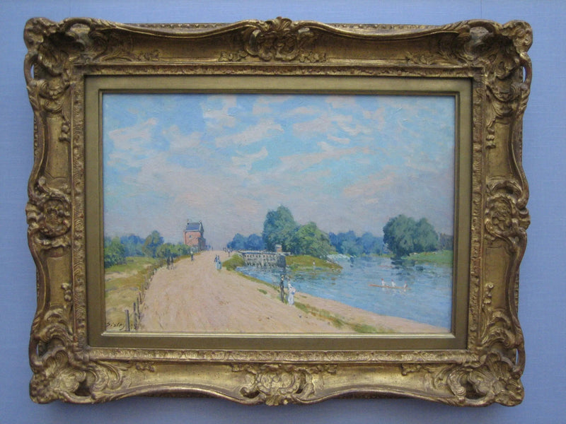 A Estrada de Hampton Court em Molesey - Alfred Sisley
