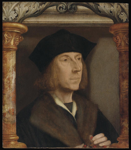 Retrato de um homem, em busto, vestindo um casaco forrado de pele, recitando um rosário, em um cenário arquitetônico - Quentin Metsys