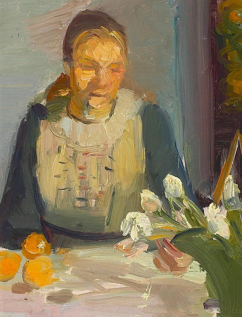 Retrato de Maren Brems sentada a uma mesa ensolarada com tulipas brancas e rosas em um vaso verde. - Anna Ancher